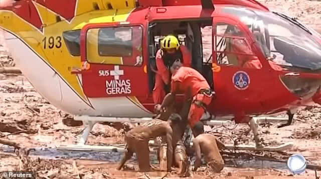 วินาทีชีวิต!!เฮลิคอปเตอร์ช่วยผู้รอดชีวิต จากเหมืองแตกที่บราซิล