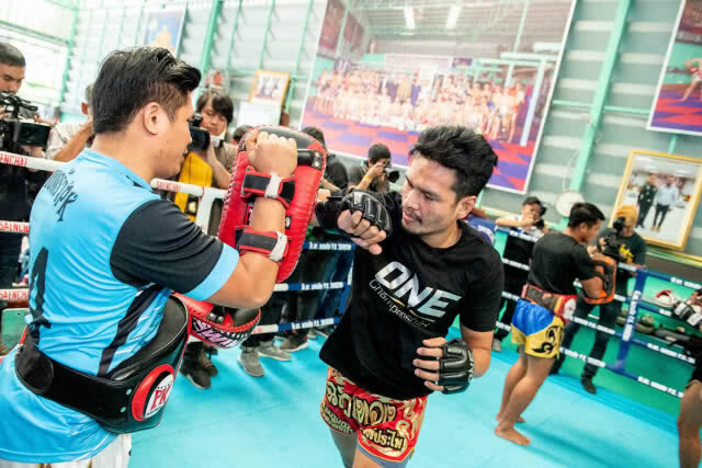 "วันฯ"โชว์6นักสู้ลุยศึกวันแชมเปี้ยนชิพ( ประมวลภาพ)