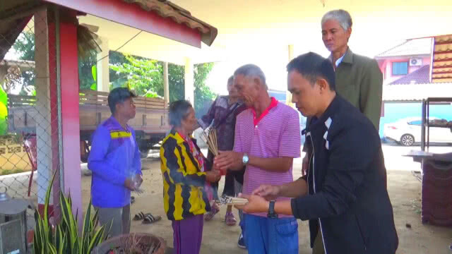 ฮือฮา!! เลขเด็ดต้นขี้เหล็กรูปพระพักตร์พระพุทธเจ้า อายุกว่า 1,000 ปี