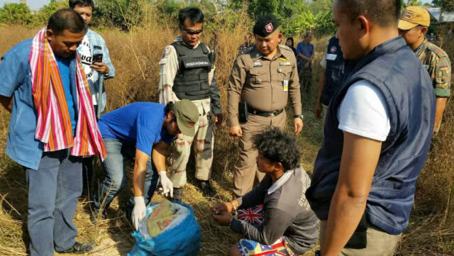 รวบสองพ่อลูกพร้อมยาบ้าประทับโลโก้ "แมนยูฯ" แสนเม็ด