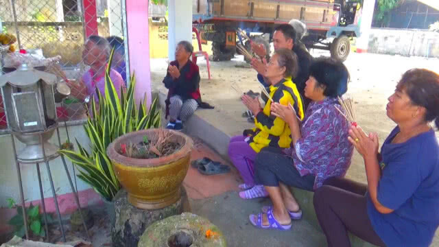 ฮือฮา!! เลขเด็ดต้นขี้เหล็กรูปพระพักตร์พระพุทธเจ้า อายุกว่า 1,000 ปี
