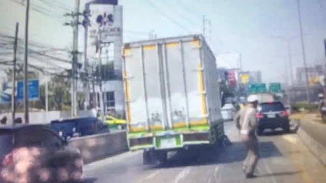 คลิปนาทีระทึก! ยิงสกัดวุ่นหกล้อแหกด่าน