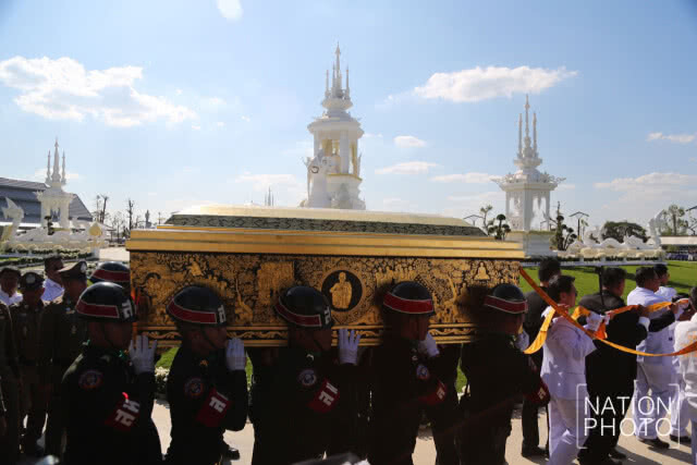 เคลื่อนย้ายหีบสรีรสังขาร "หลวงพ่อคูณ" ไปยังฌาปนสถานชั่วคราว