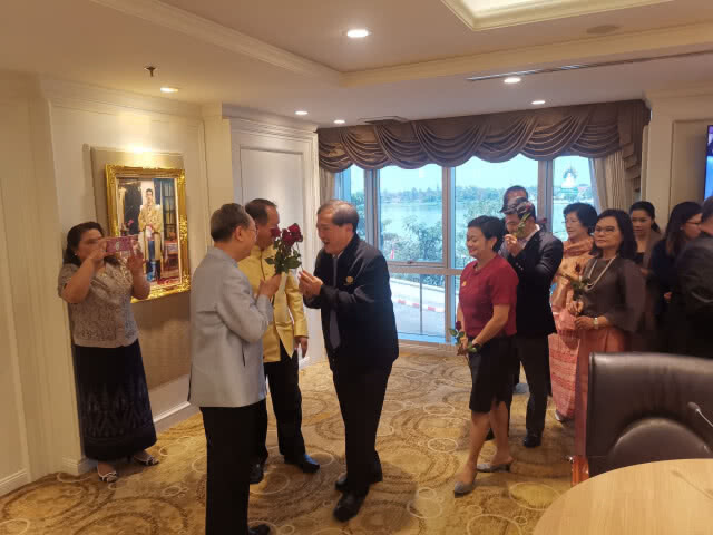 "สนธิรัตน์" อำลาข้าราชการกระทรวงพาณิชย์​ เผยลาออกครั้งนี้สร้างบรรทัดฐานใหม่การเมืองไทย​