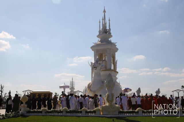 เคลื่อนย้ายหีบสรีรสังขาร "หลวงพ่อคูณ" ไปยังฌาปนสถานชั่วคราว