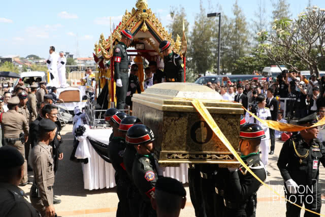 เคลื่อนย้ายหีบสรีรสังขาร "หลวงพ่อคูณ" ไปยังฌาปนสถานชั่วคราว