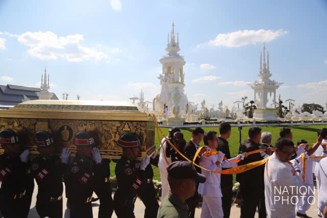 เคลื่อนย้ายหีบสรีรสังขาร "หลวงพ่อคูณ" ไปยังฌาปนสถานชั่วคราว