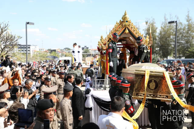 เคลื่อนย้ายหีบสรีรสังขาร "หลวงพ่อคูณ" ไปยังฌาปนสถานชั่วคราว