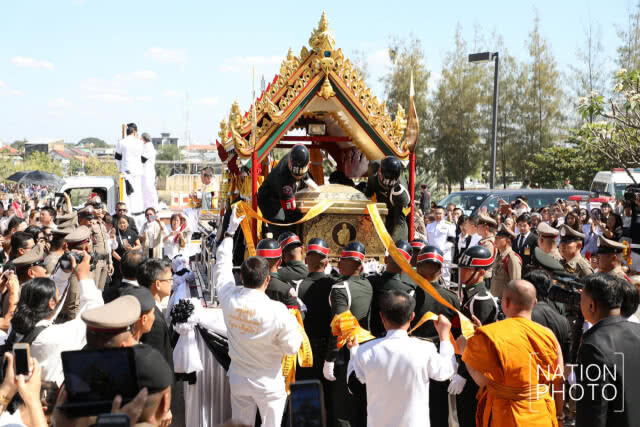 เคลื่อนย้ายหีบสรีรสังขาร "หลวงพ่อคูณ" ไปยังฌาปนสถานชั่วคราว