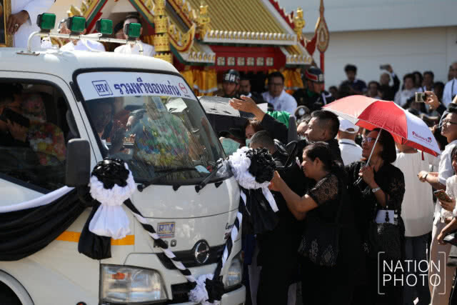 เคลื่อนย้ายหีบสรีรสังขาร "หลวงพ่อคูณ" ไปยังฌาปนสถานชั่วคราว