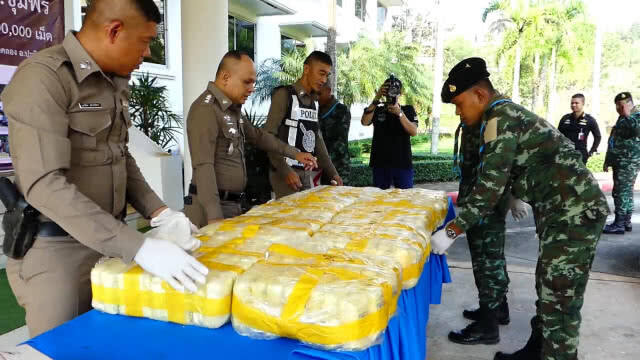 รวบสามีภรรยา ลำเลียงยาบ้า 8 แสนเม็ด จากเเชียงรายส่งสงขลา