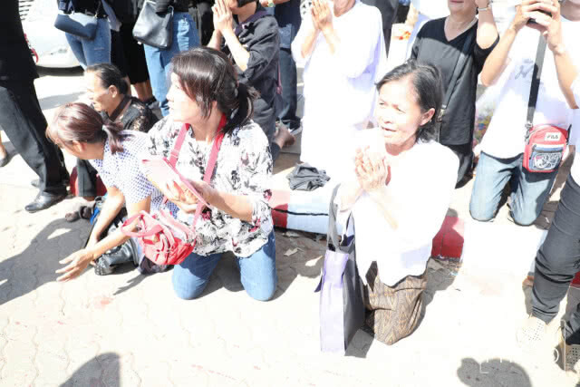 เคลื่อนย้ายหีบสรีรสังขาร "หลวงพ่อคูณ" ไปยังฌาปนสถานชั่วคราว