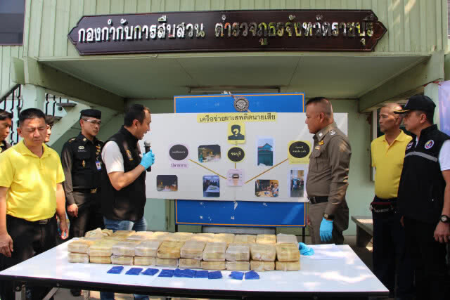 รวบเจ้าหน้าที่การทางพิเศษ รับจ้างส่งยาบ้า 240,000 เม็ด