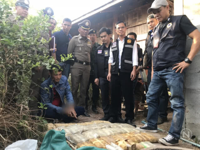 รวบ "นักบิน" ส่งยาเครือข่ายมันทุกเม็ด ยึดของกลางรวมกว่า 3 แสนเม็ด