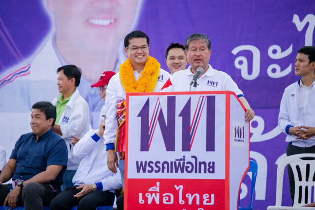 แฟนคลับล้นหลาม!!! "เฉลิม" จับมือ "ชัชชาติ" บุกโคราช