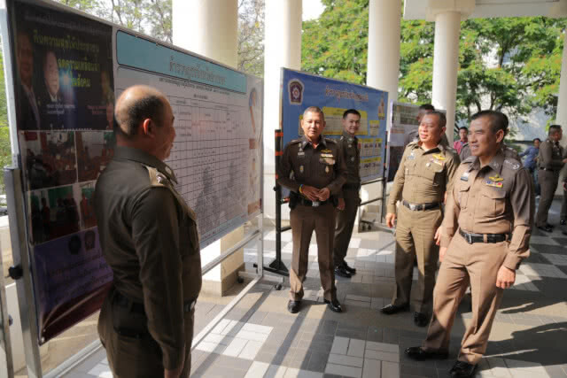 ตร.ภาค 1 คืนที่ดินให้ชาวบ้านหลังถูกนายทุนเงินกู้ยึด