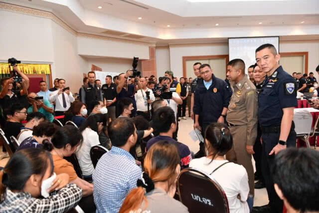ปิดล้อมสำเพ็ง  จับสินค้าก๊อปปี้