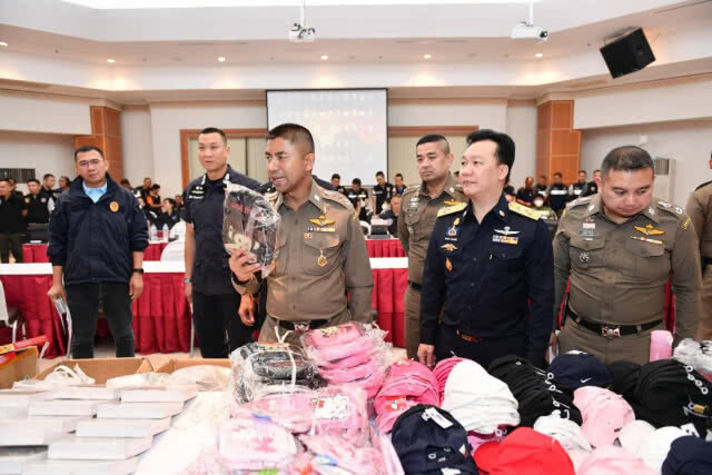 ปิดล้อมสำเพ็ง  จับสินค้าก๊อปปี้