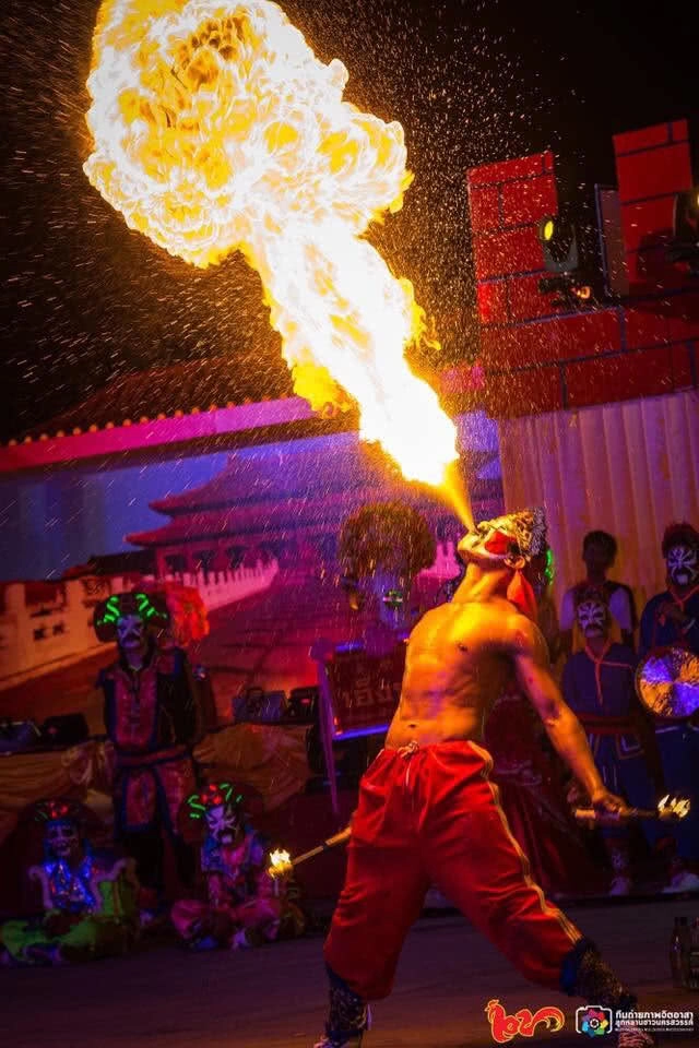 ชมภาพ! ประเพณีตรุษจีนในนครสวรรค์