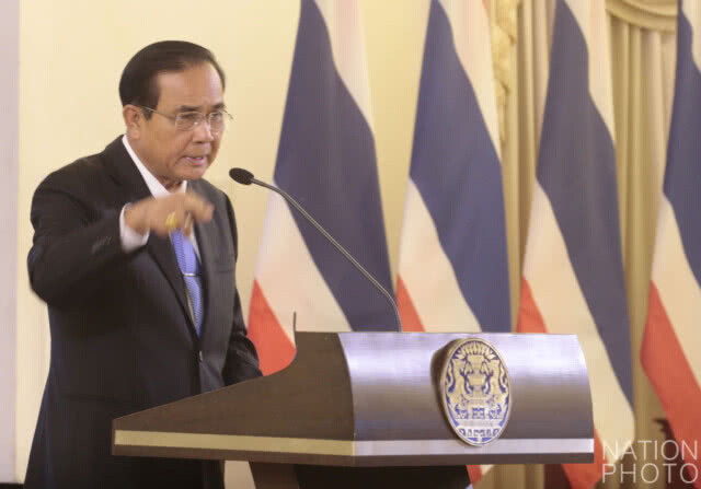 "บิ๊กตู่" อ้าง "โอบาม่า" ไม่ลาออกช่วง "เลือกตั้ง" ซัด "มาร์ค" ปชป.แพ้เลือกตั้ง54 เพราะไร้ผลงาน!!!
