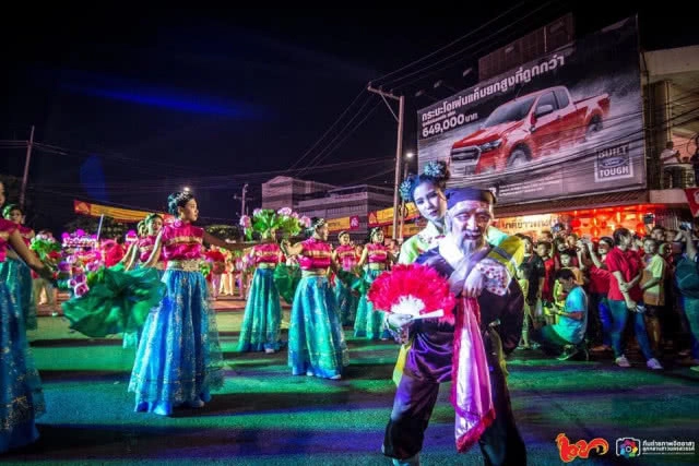 ชมภาพ! ประเพณีตรุษจีนในนครสวรรค์