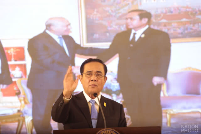 "บิ๊กตู่" อ้าง "โอบาม่า" ไม่ลาออกช่วง "เลือกตั้ง" ซัด "มาร์ค" ปชป.แพ้เลือกตั้ง54 เพราะไร้ผลงาน!!!
