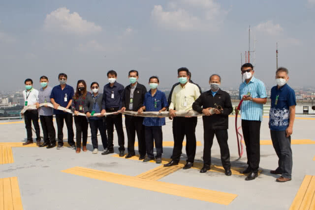 ระดมพนักงาน ธ.ก.ส.ฉีดน้ำบนดาดฟ้าสำนักงานใหญ่ หวังช่วยลดฝุ่น PM2.5
