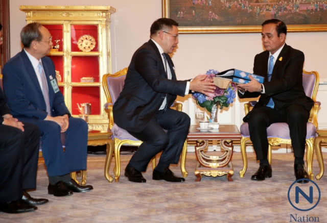 "อลงกรณ์" แนะ "บิ๊กตู่" 2 ทางเลือก กับท่าทีทางการเมือง