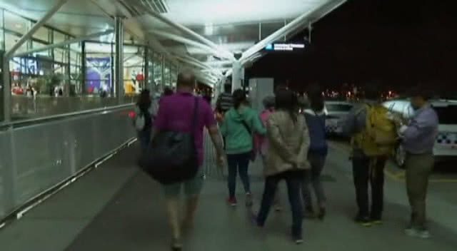 ระทึกขวัญ! สนามบินออสซี่อพยพกลางดึก