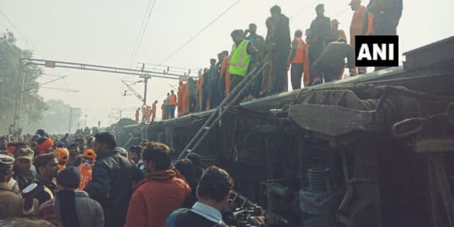 รถไฟตกรางพลิกคว่ำในอินเดีย เสียชีวิตแล้วอย่างน้อย 7 ราย