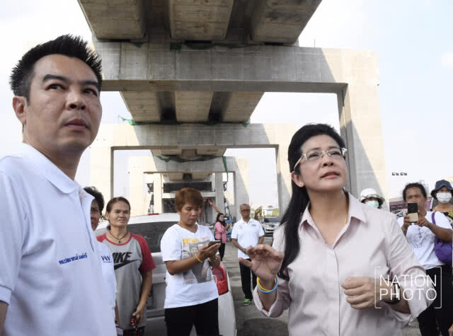 "สุดารัตน์" นำทีมเพื่อไทยลงพื้นที่ ตรวจฝุ่นชุมชนเคหสถานเจริญชัย