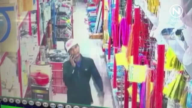เตือนภัย คนร้ายขโมยสินค้าซ่อนในแจ็คเก็ต พนักงานขอดูวิ่งหนี