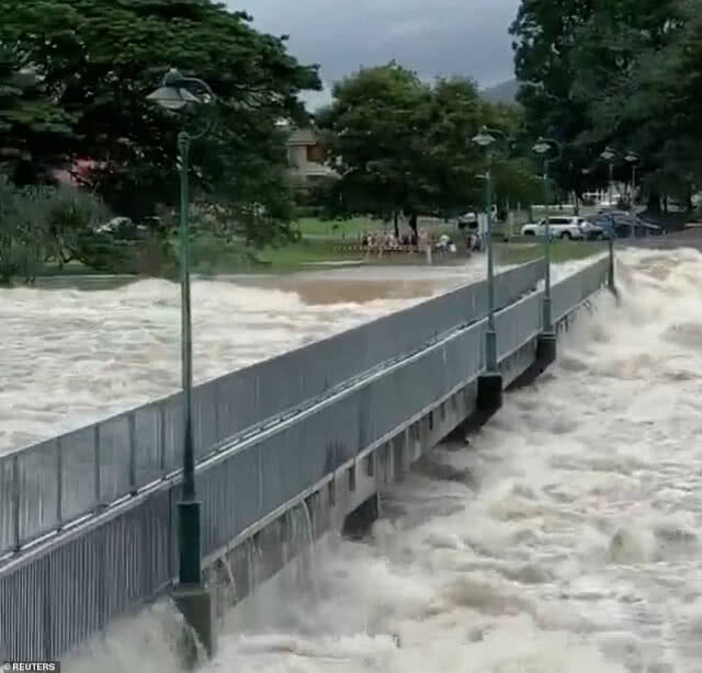 ท่วมหนัก!! ควีนสแลนด์ ของออสเตรเลีย ฝนยังคงตกหนักต่อเนื่อง