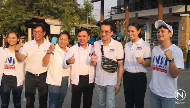 "โอ๊ค" โผล่ให้กำลังใจผู้สมัครเพื่อไทย เมืองขอนแก่น