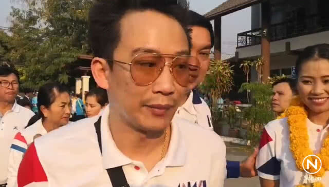 "โอ๊ค" โผล่ให้กำลังใจผู้สมัครเพื่อไทย เมืองขอนแก่น