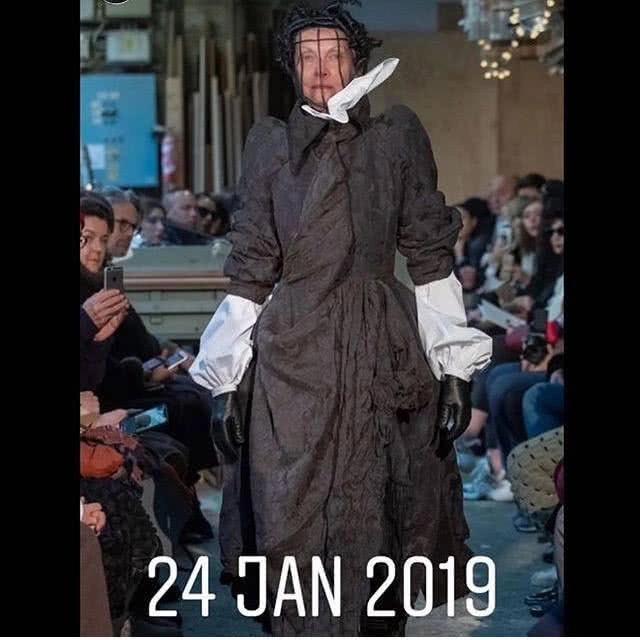 Jan de Villeneuve นางแบบวัย 74 ยอม "No Make Up" ขึ้นรันเวย์