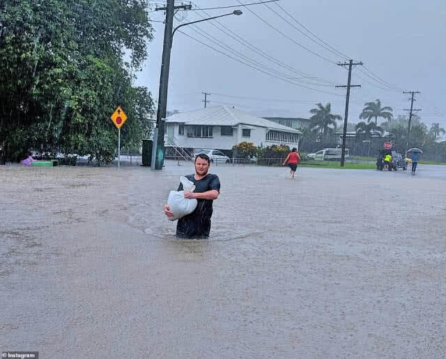 ท่วมหนัก!! ควีนสแลนด์ ของออสเตรเลีย ฝนยังคงตกหนักต่อเนื่อง