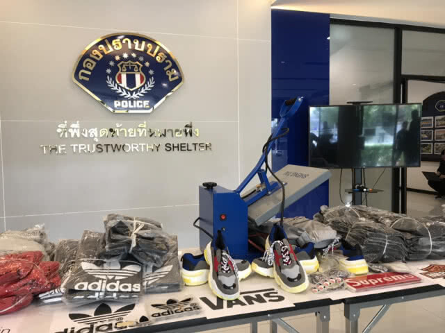 กองปราบทลายโกดังสินค้าละเมิดลิขสิทธิ์ ยึดของกลางเพียบ
