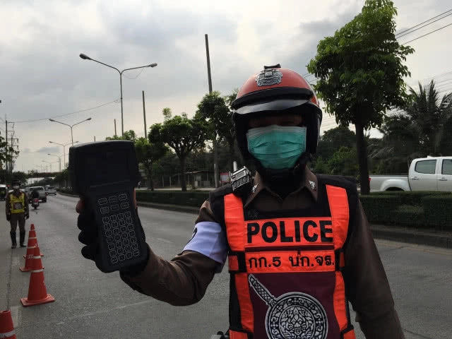 กรมขนส่ง-ตร. ตั้งด่านเข้มตรวจควันดำ ยังพบรถค่าเกินกำหนด