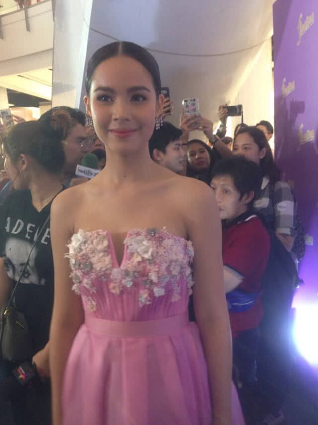 ญาญ่า ป่วยนอนโรงพยาบาล ได้ณเดชน์ เป็นกำลังใจ