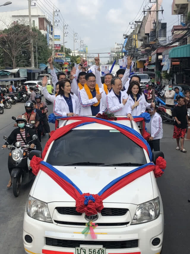 "อุตตม-สนธิรัตน์" นำทีมผู้สมัคร ส.ส. 3 เขต ตะลุยหาเสียงทั่วเมืองสมุทรสาคร