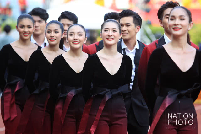 เหล่ากองเชียร์สาวๆ ฟุตบอลประเพณี ธรรมศาสตร์-จุฬาฯ ครั้งที่ 73