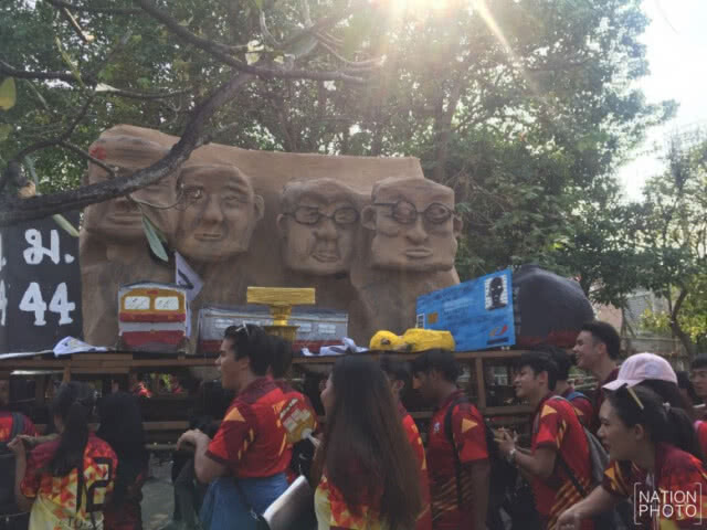 "ธนาธร - ชัชชาติ" เจอกันงานบอลทักทาย - แยกย้าย