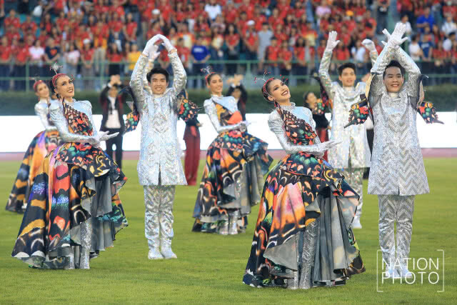 เหล่ากองเชียร์สาวๆ ฟุตบอลประเพณี ธรรมศาสตร์-จุฬาฯ ครั้งที่ 73