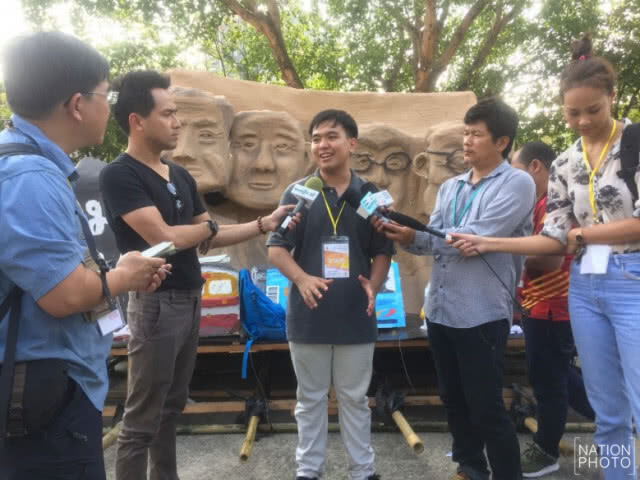"ธนาธร - ชัชชาติ" เจอกันงานบอลทักทาย - แยกย้าย