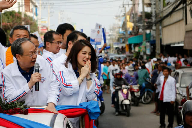 "อุตตม-สนธิรัตน์" นำทีมผู้สมัคร ส.ส. 3 เขต ตะลุยหาเสียงทั่วเมืองสมุทรสาคร