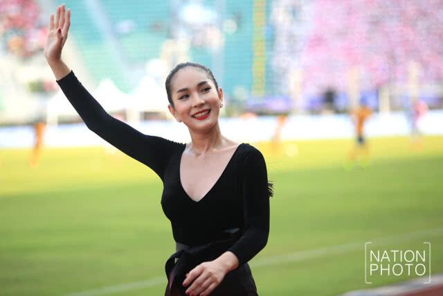 เหล่ากองเชียร์สาวๆ ฟุตบอลประเพณี ธรรมศาสตร์-จุฬาฯ ครั้งที่ 73
