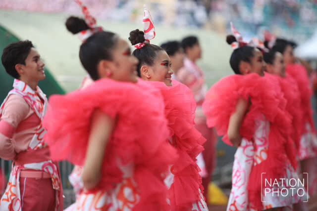 เหล่ากองเชียร์สาวๆ ฟุตบอลประเพณี ธรรมศาสตร์-จุฬาฯ ครั้งที่ 73