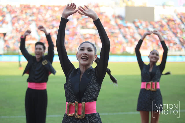 เหล่ากองเชียร์สาวๆ ฟุตบอลประเพณี ธรรมศาสตร์-จุฬาฯ ครั้งที่ 73