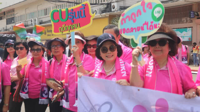 กลุ่มน้องใหม่จุฬาฯ 2512 ร่วมขบวนพาเหรด บอลประเพณีฯ